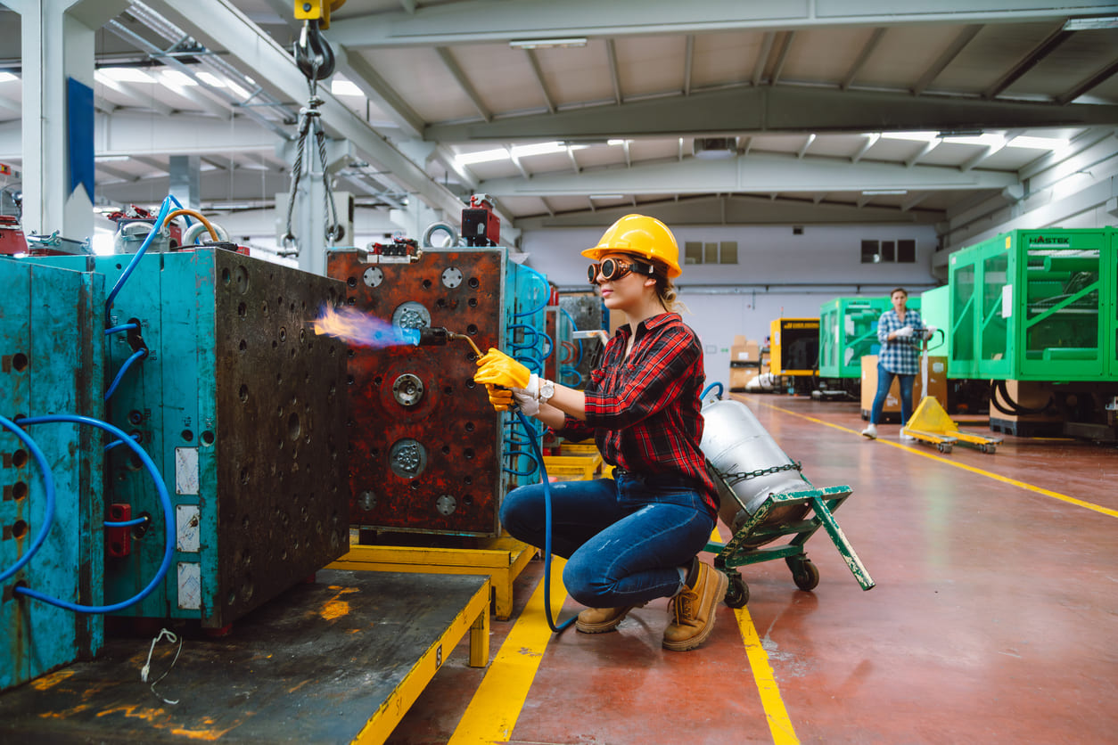 Prototype-to-manufacturing support workflow